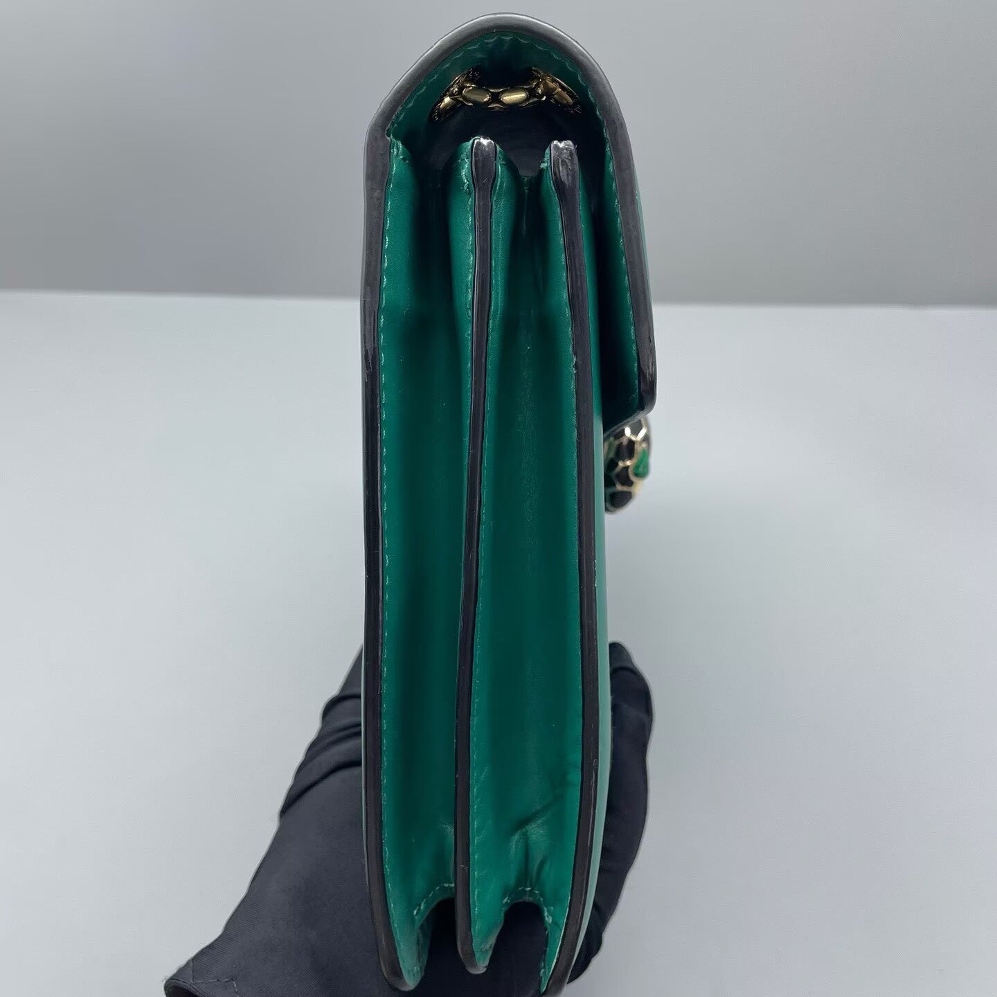 Bvlgari - Serpenti Forever - Smooth calfskin leather - Green with Gold-Tone Hardware - (Medium)