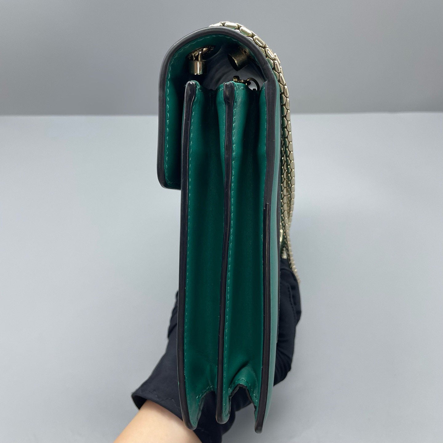 Bvlgari - Serpenti Forever - Smooth calfskin leather - Green with Gold-Tone Hardware - (Medium)