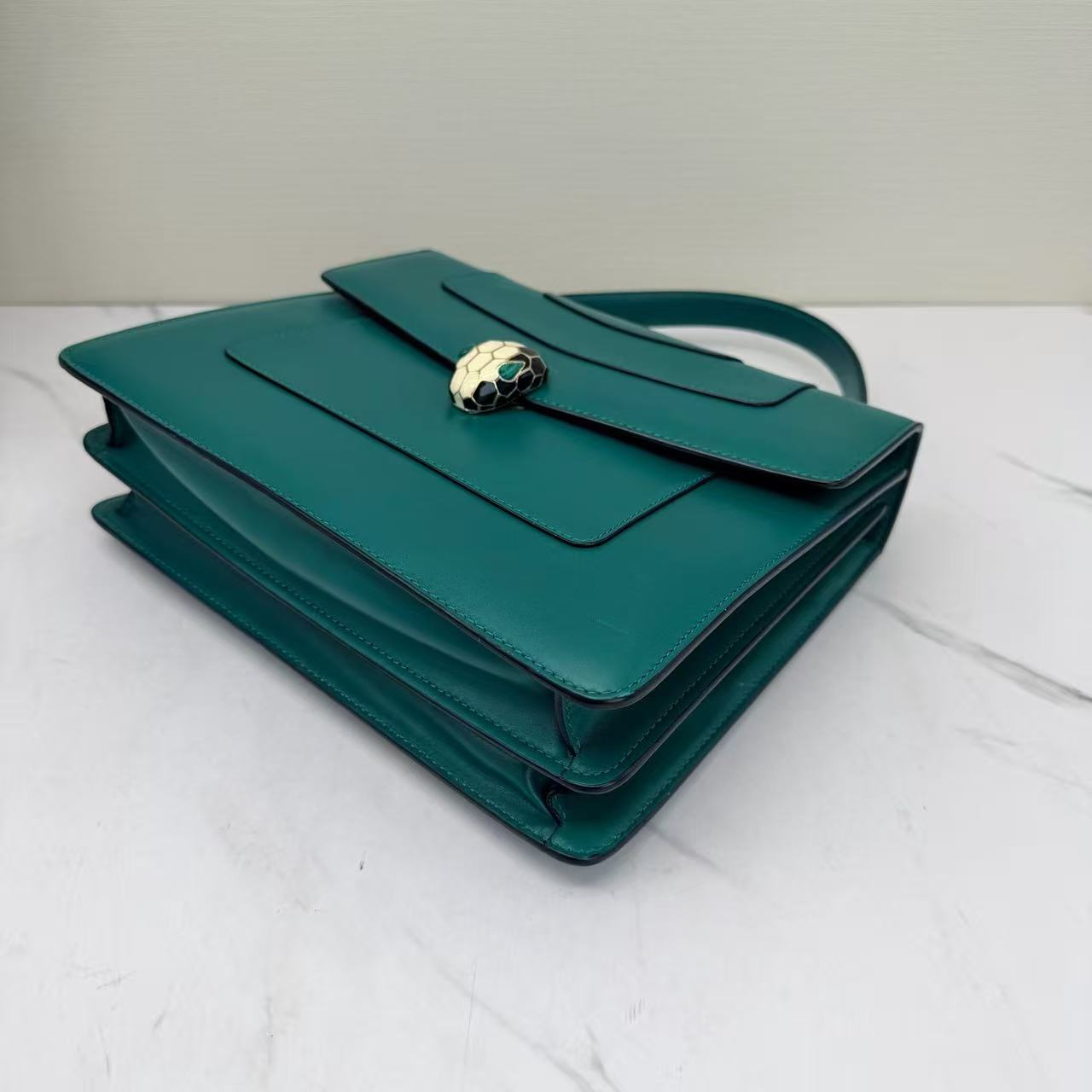 Bvlgari - Serpenti Forever - Smooth calfskin leather - Green with Gold-Tone Hardware - (medium)