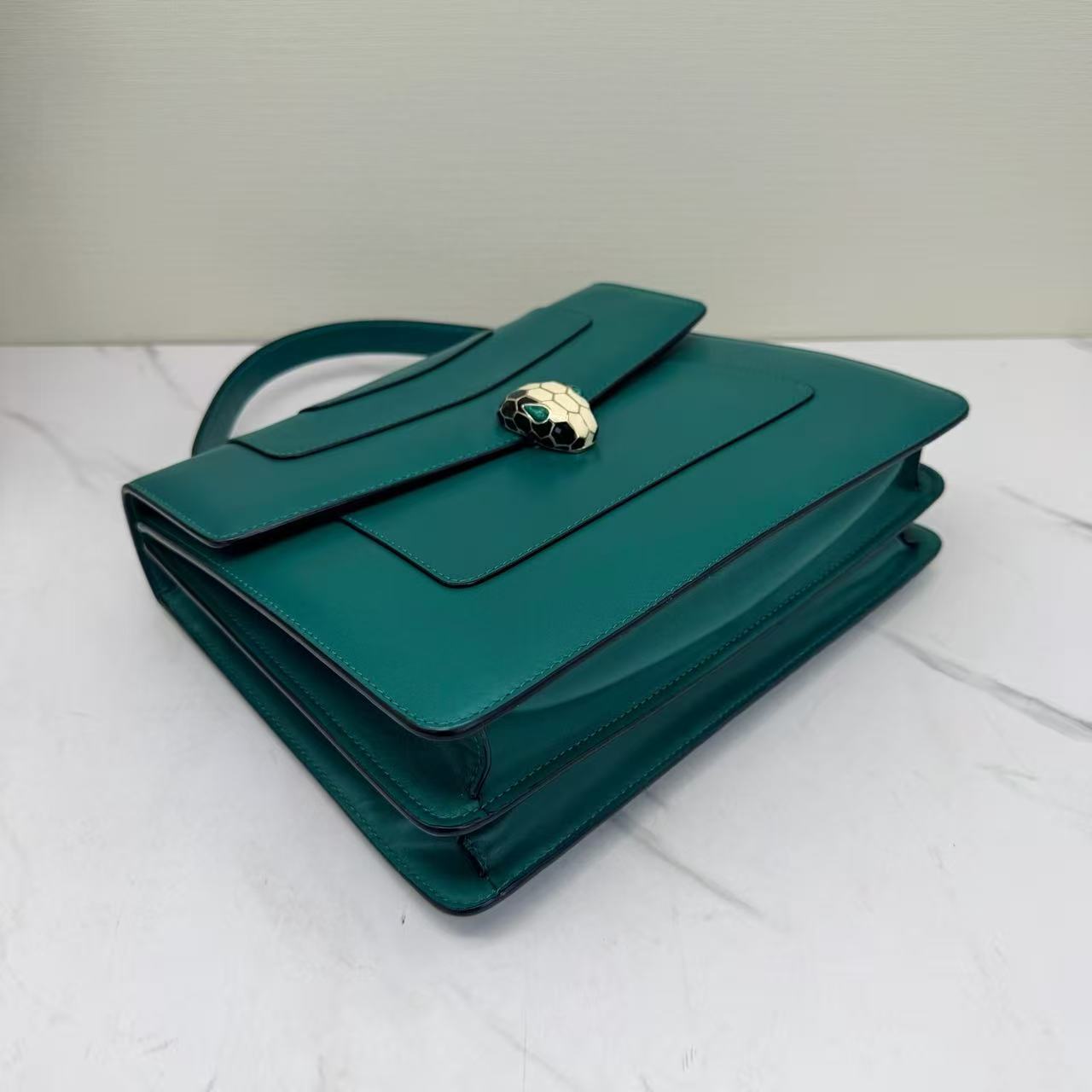 Bvlgari - Serpenti Forever - Smooth calfskin leather - Green with Gold-Tone Hardware - (medium)
