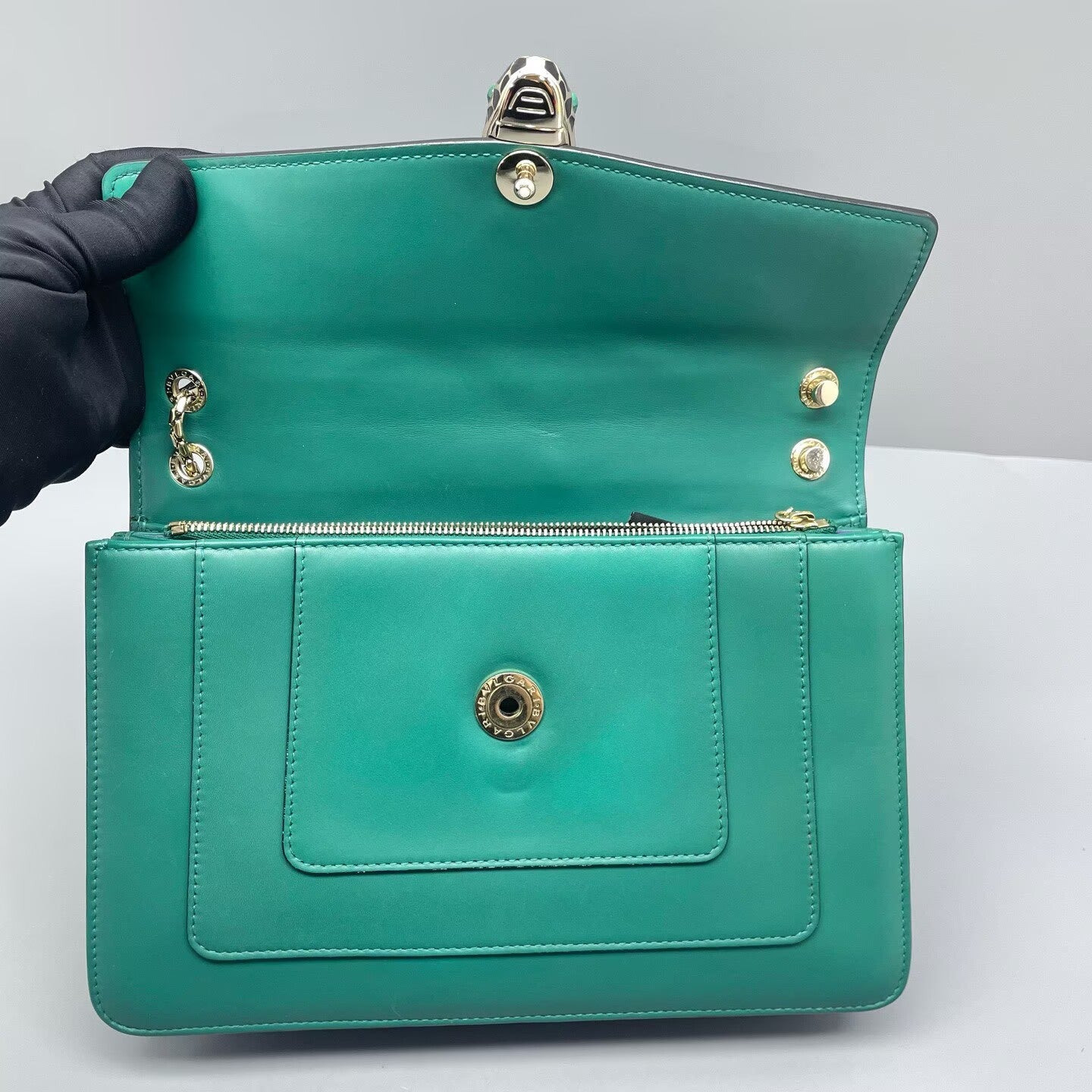 Bvlgari - Serpenti Forever - Smooth calfskin leather - Green with Gold-Tone Hardware - (Medium)
