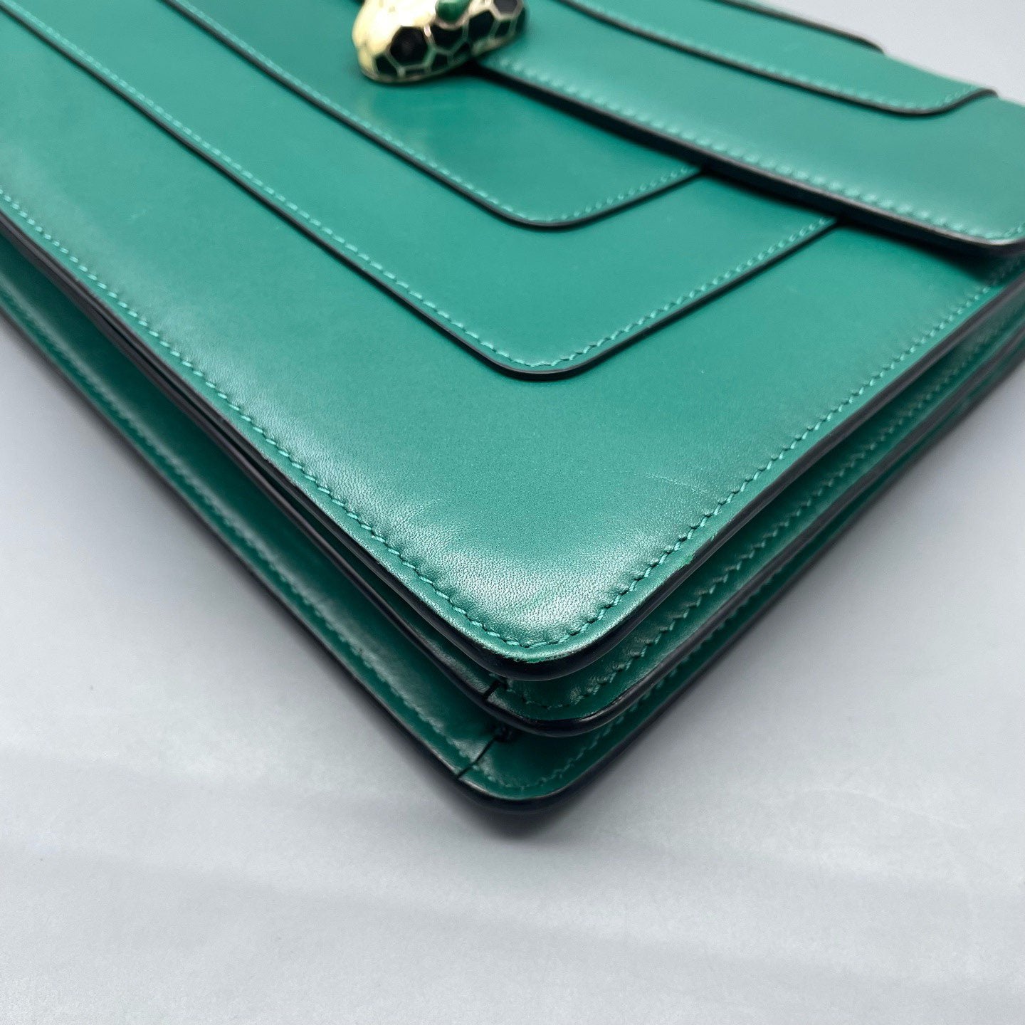 Bvlgari - Serpenti Forever - Smooth calfskin leather - Green with Gold-Tone Hardware - (Medium)