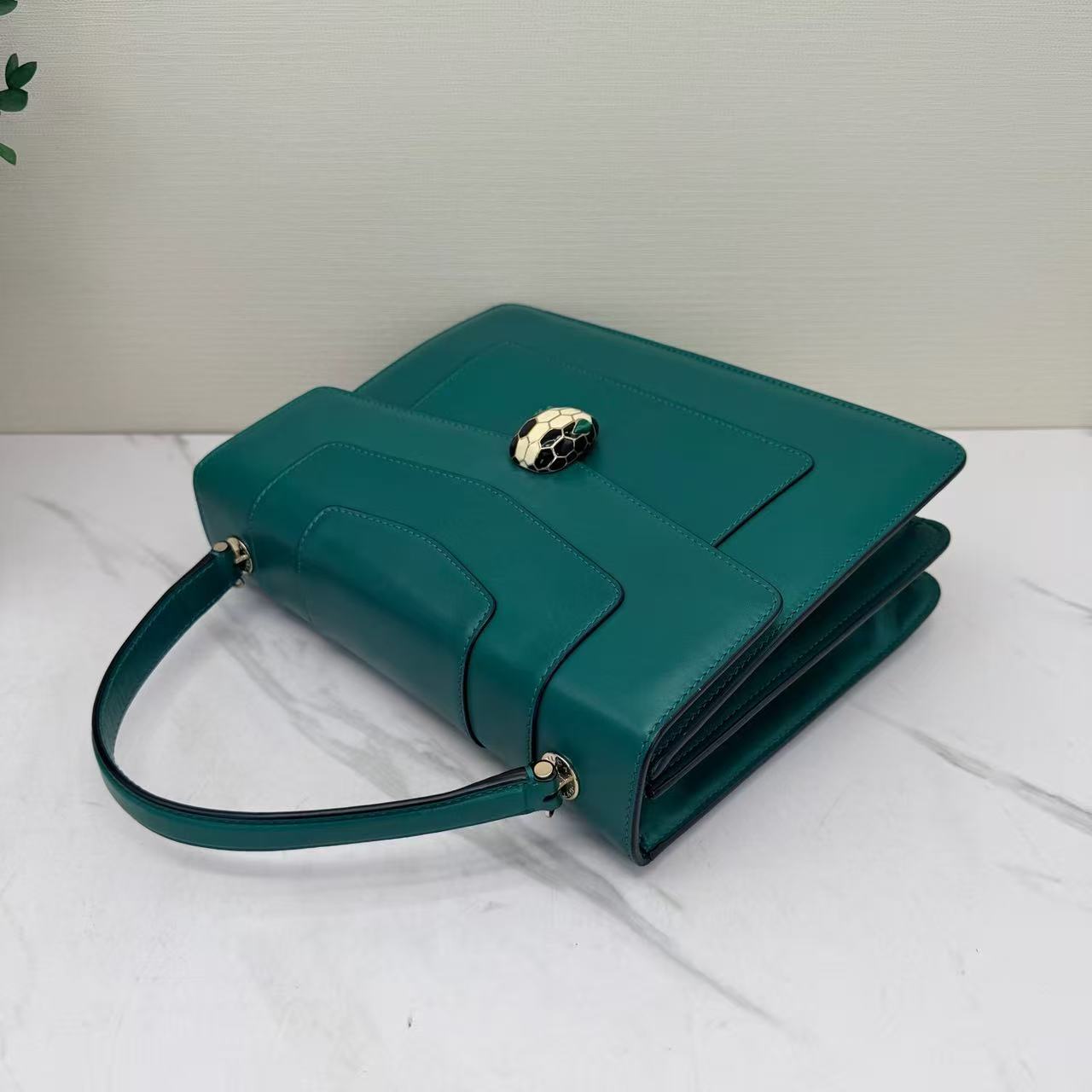 Bvlgari - Serpenti Forever - Smooth calfskin leather - Green with Gold-Tone Hardware - (medium)