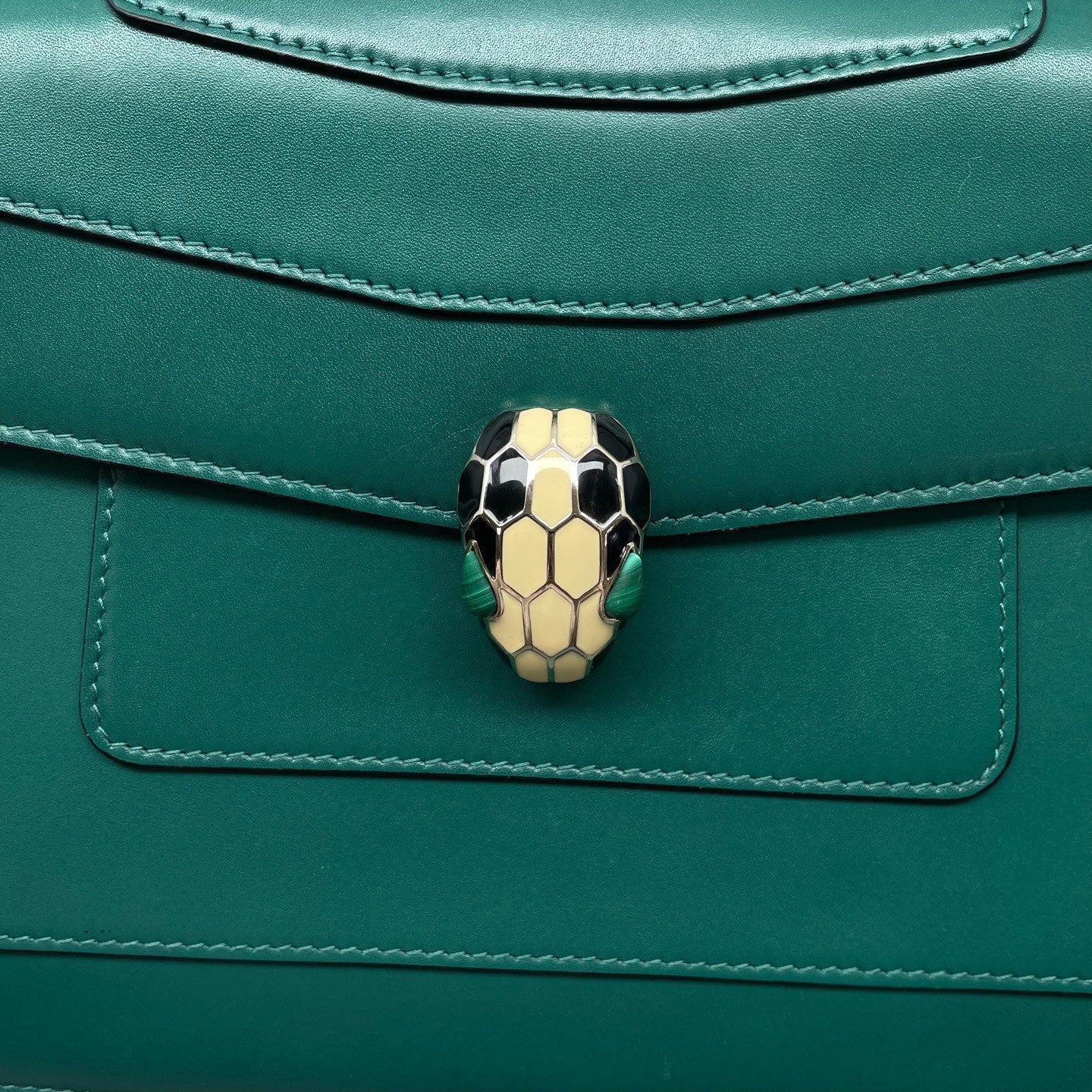 Bvlgari - Serpenti Forever - Smooth calfskin leather - Green with Gold-Tone Hardware - (Medium)