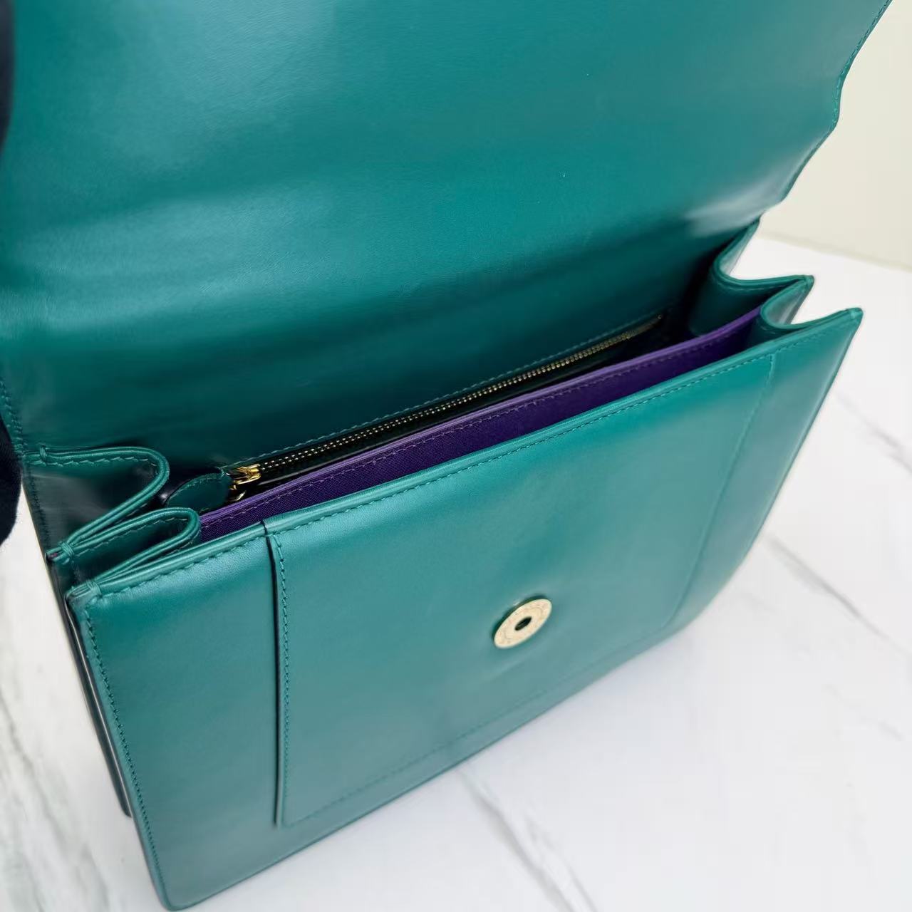 Bvlgari - Serpenti Forever - Smooth calfskin leather - Green with Gold-Tone Hardware - (medium)
