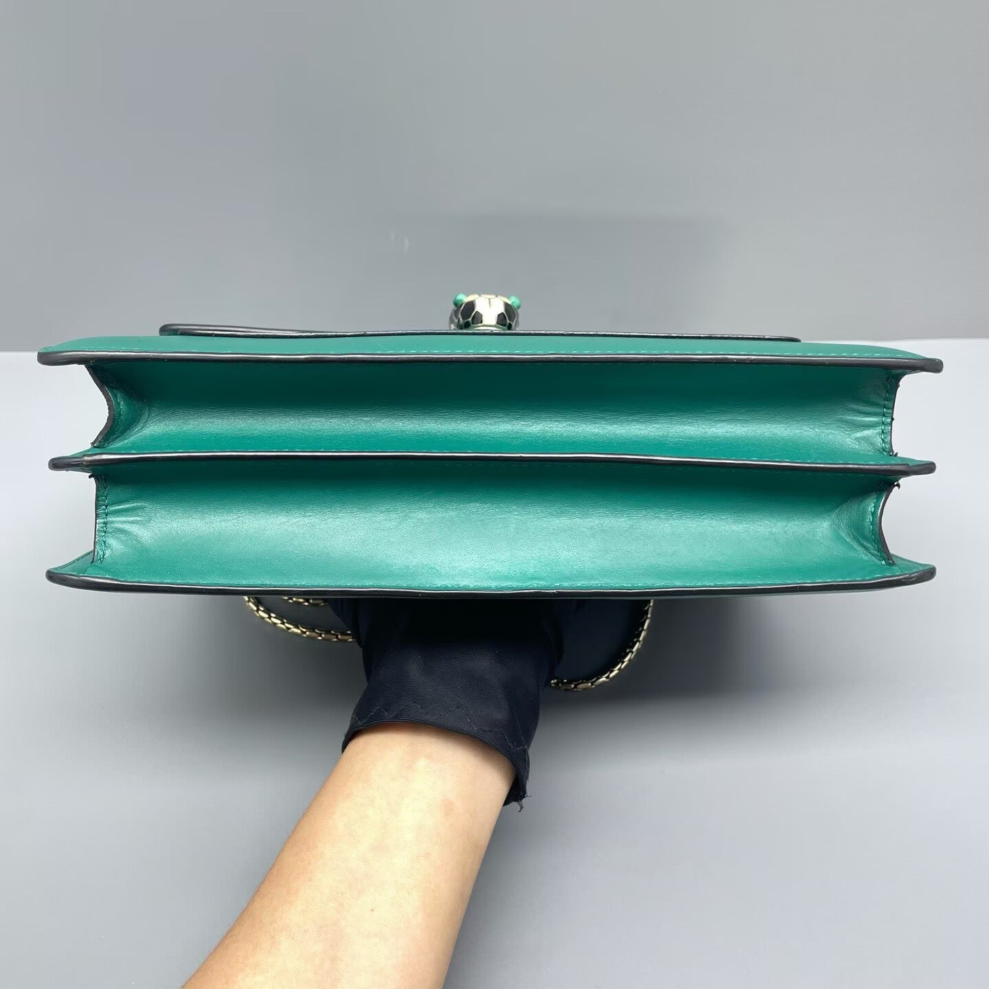 Bvlgari - Serpenti Forever - Smooth calfskin leather - Green with Gold-Tone Hardware - (Medium)