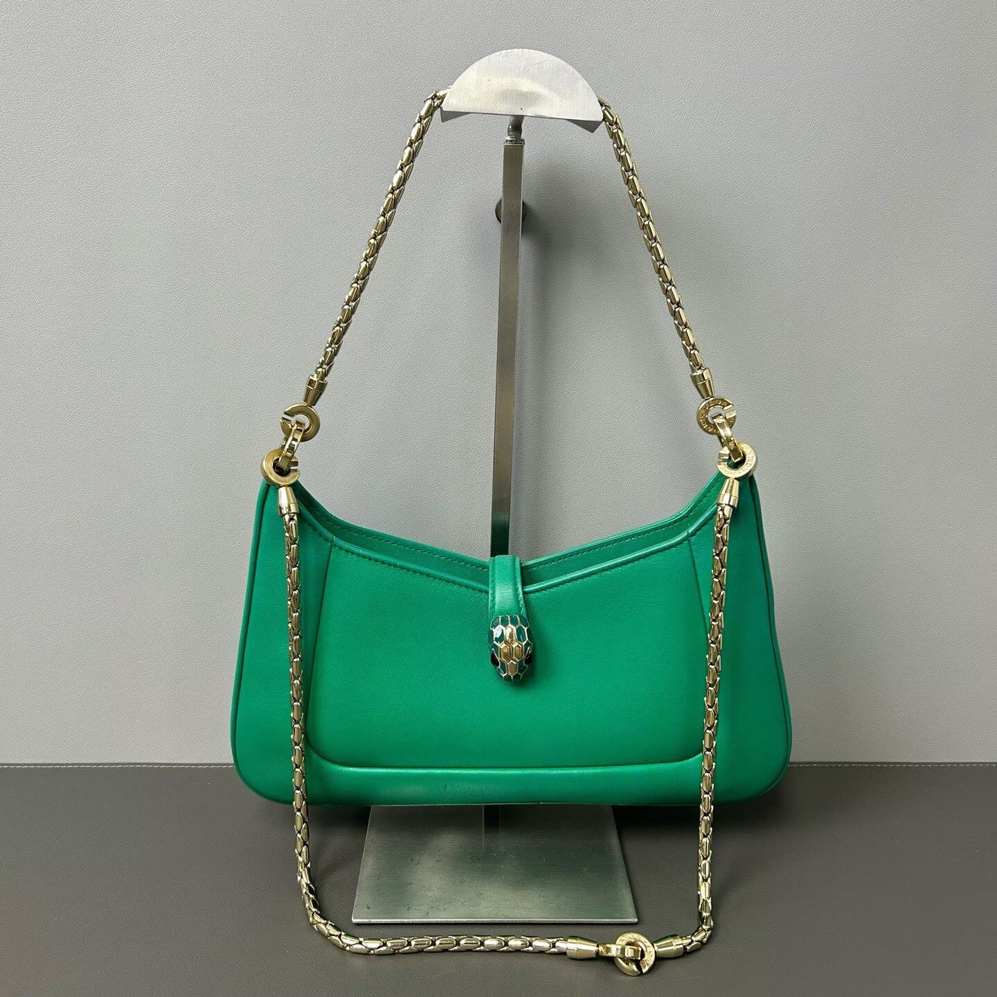 Bvlgari - Shoulder Bag - Calfskin leather - Vivid Green with Gold-Tone Hardware - (medium)