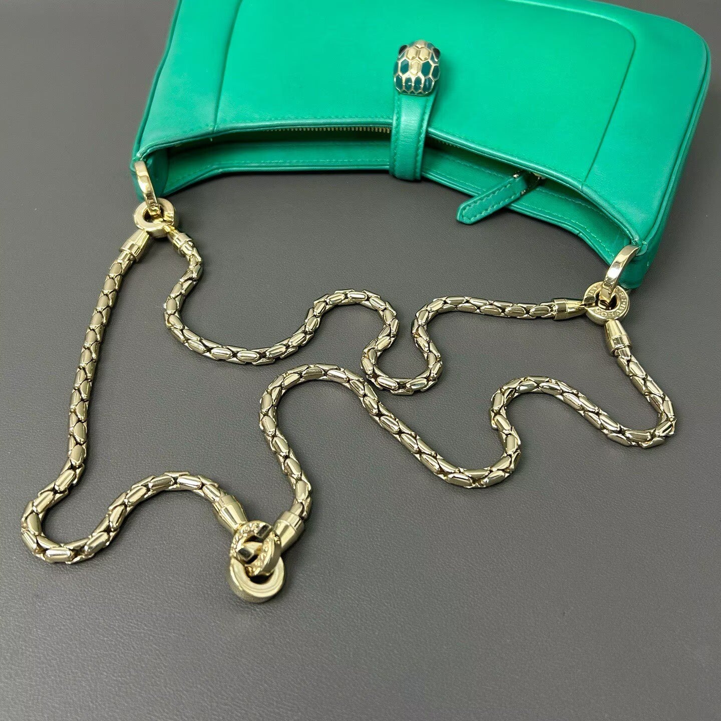 Bvlgari - Shoulder Bag - Calfskin leather - Vivid Green with Gold-Tone Hardware - (medium)