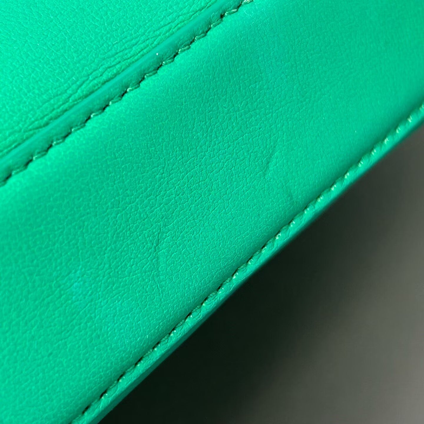 Bvlgari - Shoulder Bag - Calfskin leather - Vivid Green with Gold-Tone Hardware - (medium)