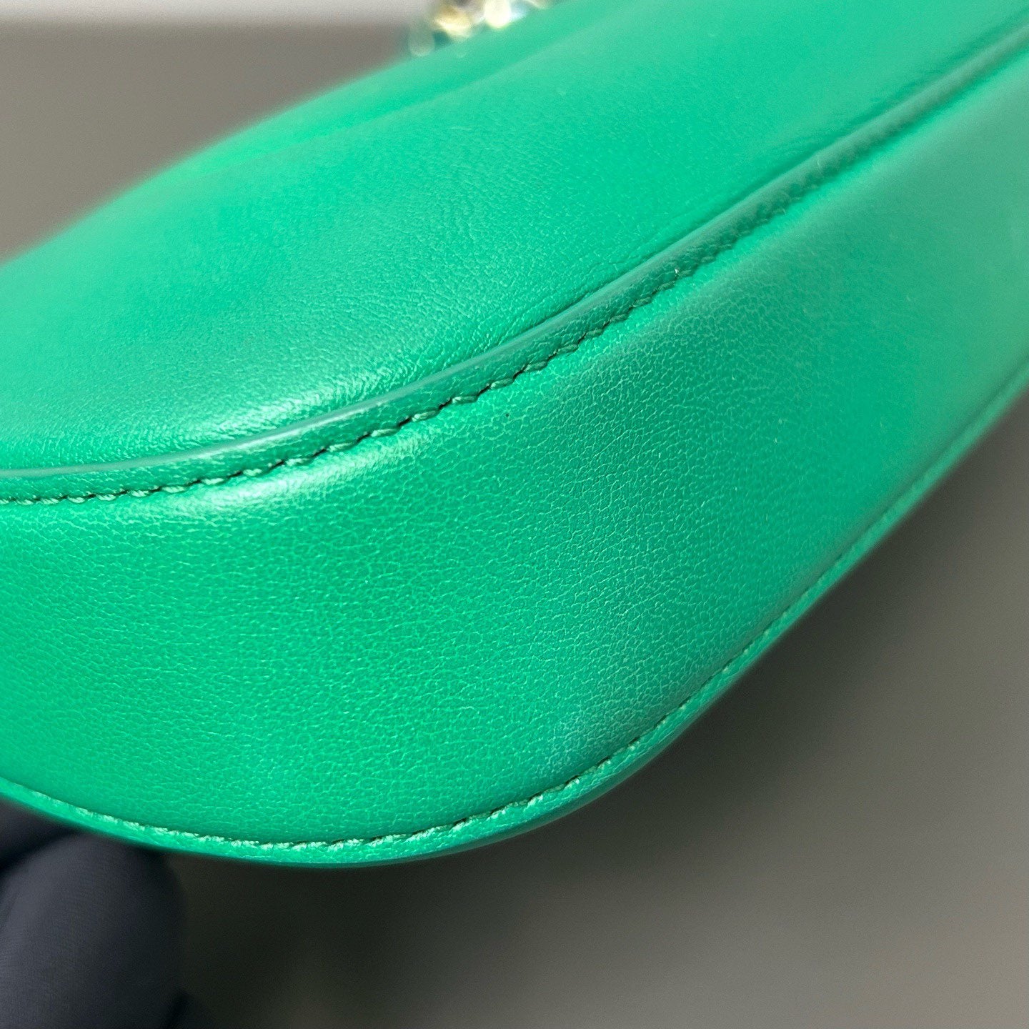 Bvlgari - Shoulder Bag - Calfskin leather - Vivid Green with Gold-Tone Hardware - (medium)