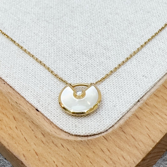 Cartier - Amulette de Cartier - 18k rose gold, mother-of-pearl and a single diamond - Gold