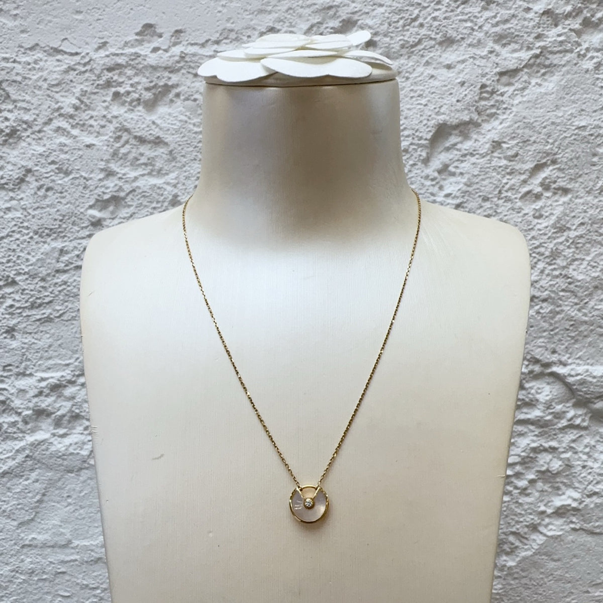 Cartier - Amulette de Cartier - 18k rose gold, mother-of-pearl and a single diamond - Gold