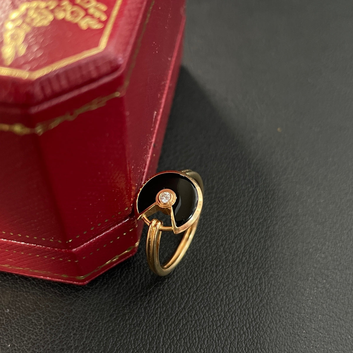 Cartier - Amulette de Cartier - 18K rose gold, onyx and diamond - Multicolour - (54)