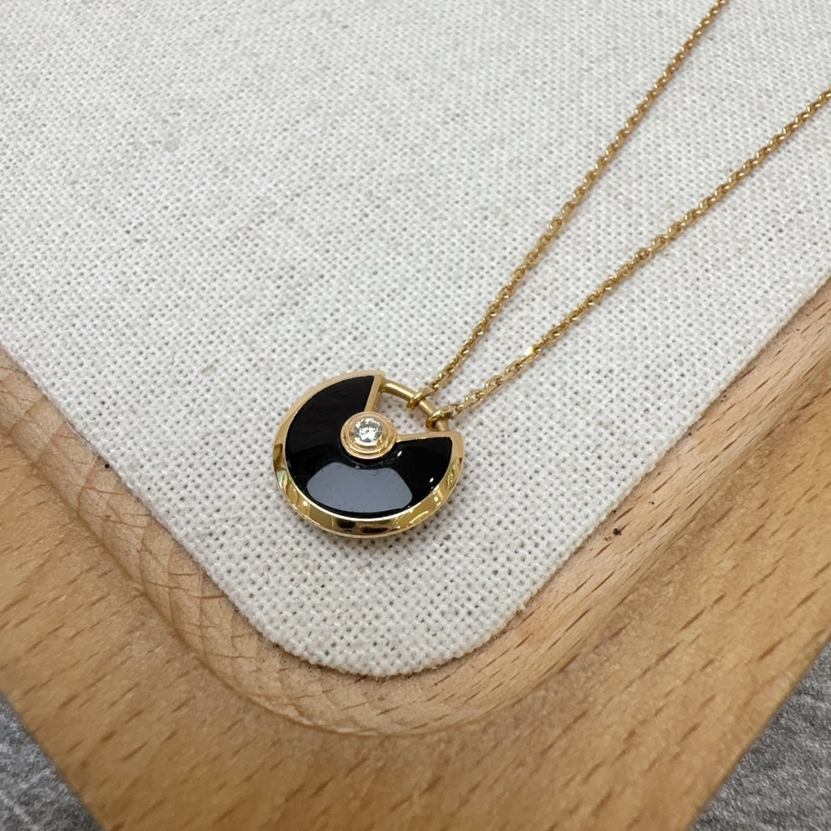 Cartier - Amulette de Cartier XS - 18k rose gold, black onyx and one diamond - Black - (XS)