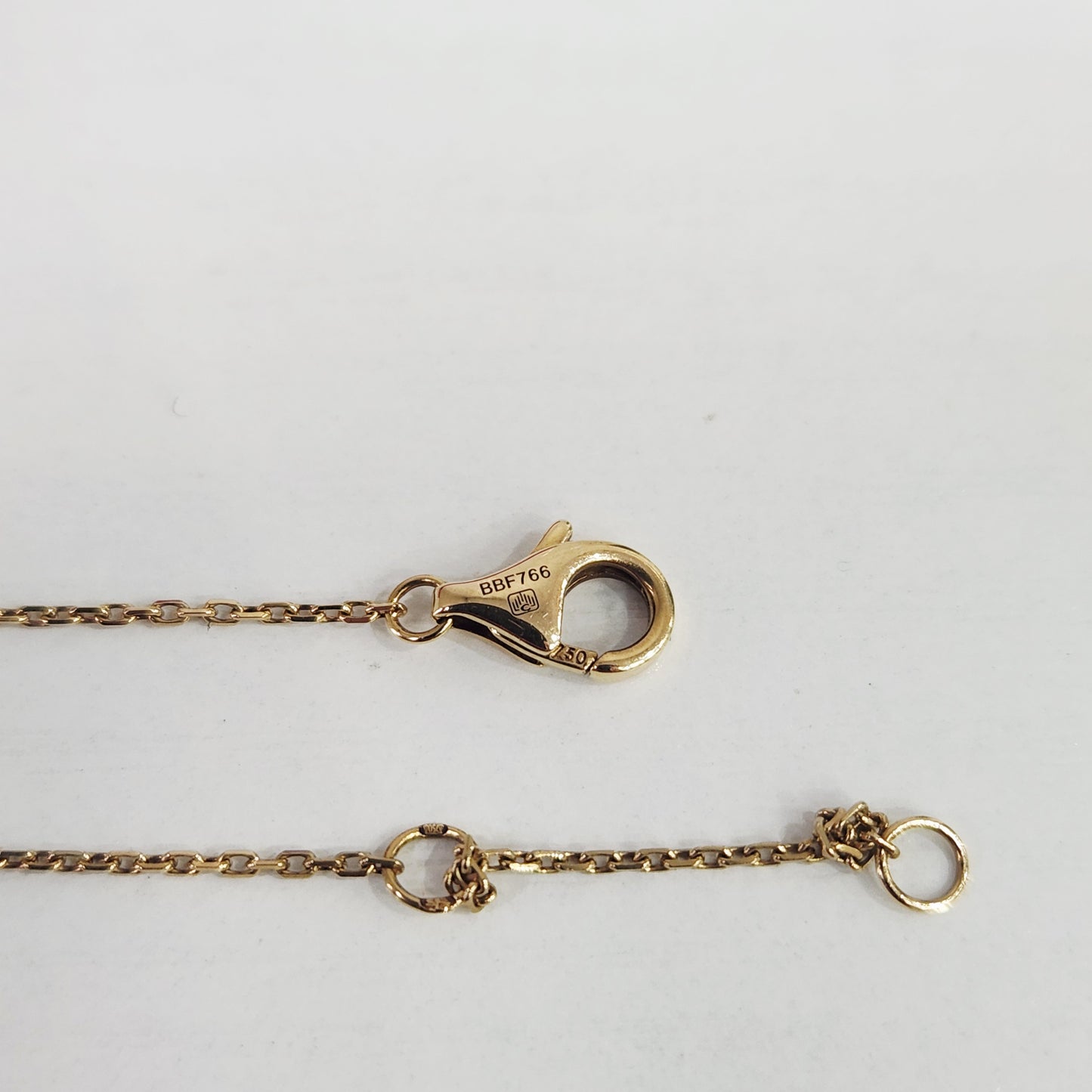 Cartier - Amulette de Cartier - Yellow gold - White