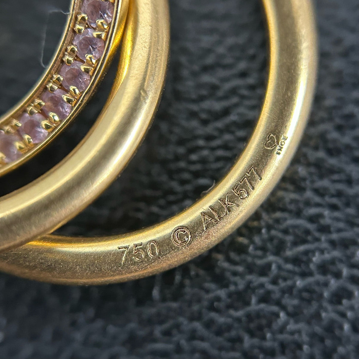 Cartier - Trinity - 18K rose, yellow, and white gold, with pink diamonds set around one ring. - Gold