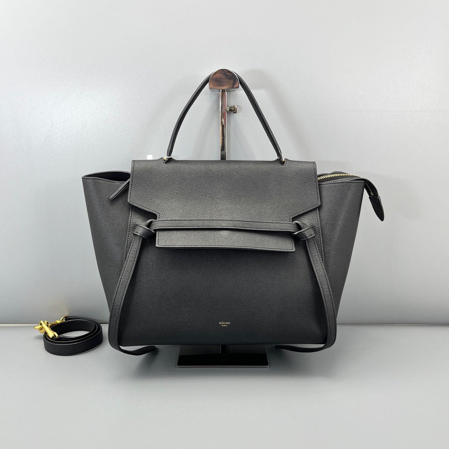 Celine - Belt Bag - Grained calfskin leather - Black - (Medium)
