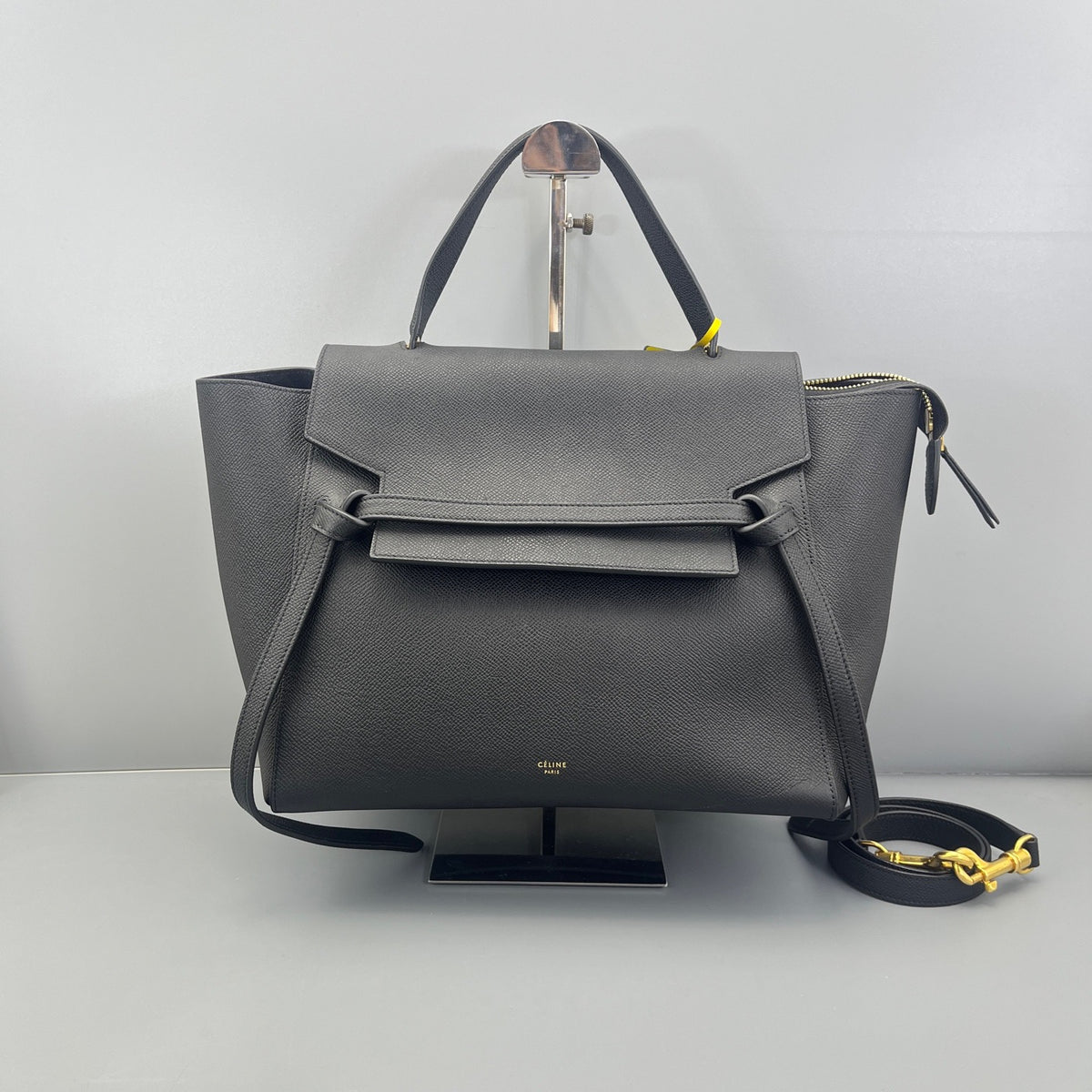 Celine - Belt Bag Medium - Leather - Black - (medium)