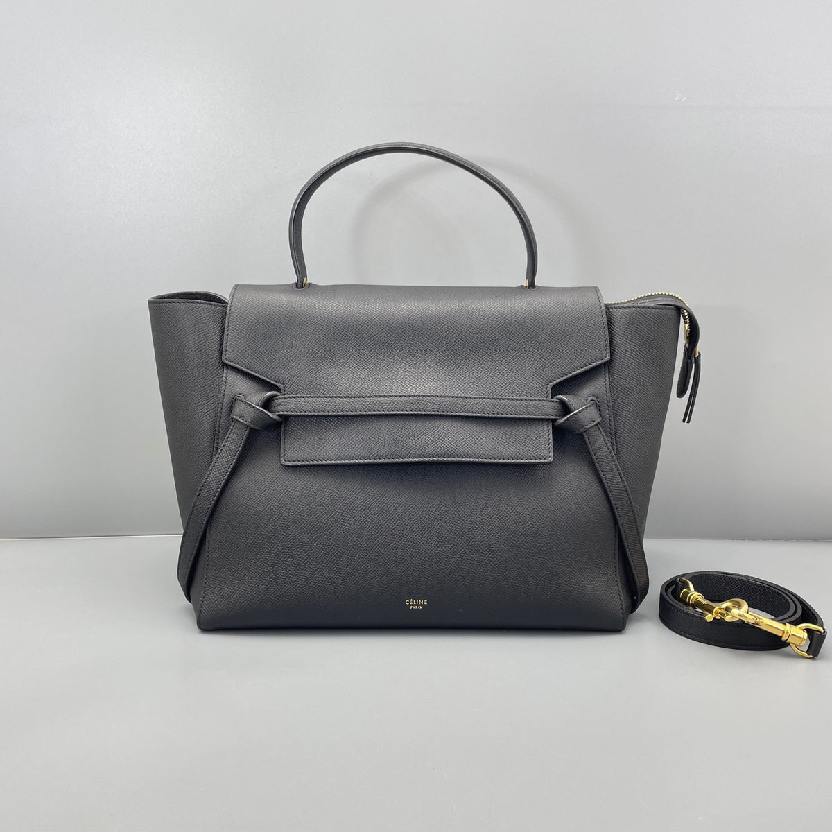 Celine - Belt Bag Medium - Leather - Black - (medium)