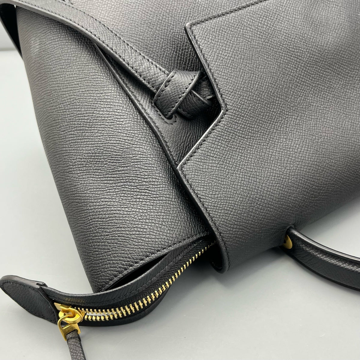 Celine - Belt Bag Medium - Leather - Black - (medium)