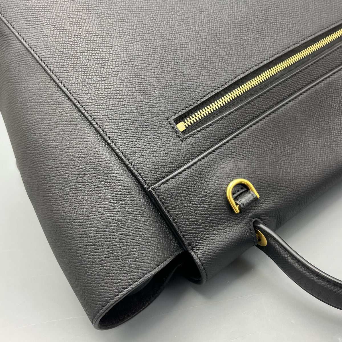 Celine - Belt Bag Medium - Leather - Black - (medium)