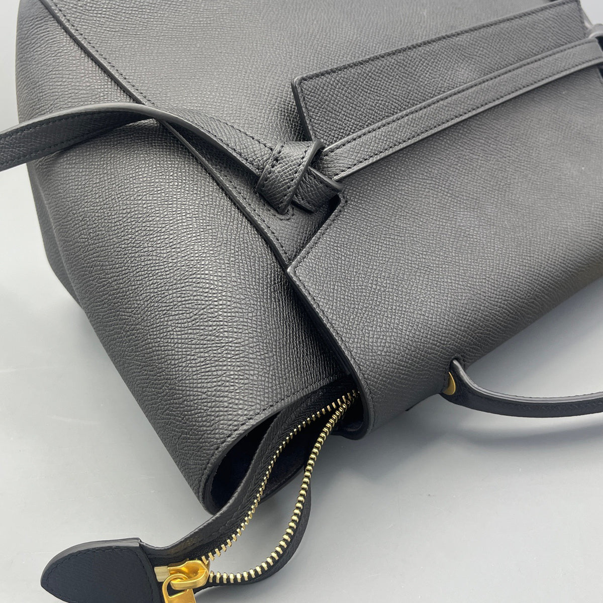 Celine - Belt Bag Medium - Leather - Black - (medium)