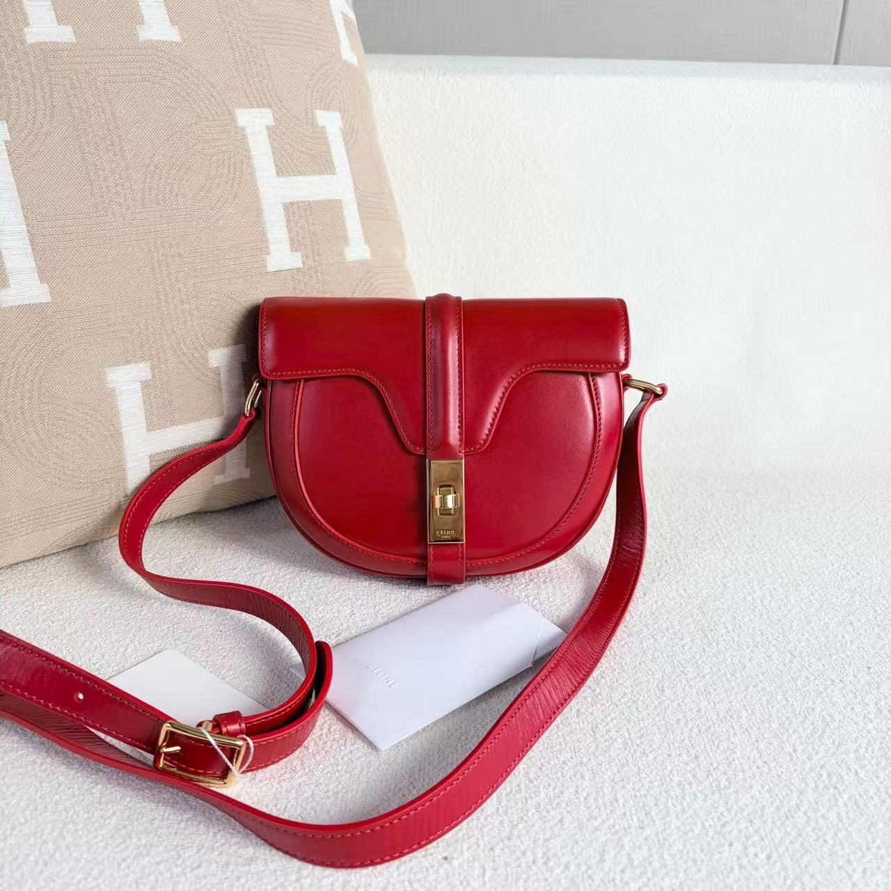 Celine - Besace 16 - Cowhide leather - Red with Gold-Tone Hardware - (small)