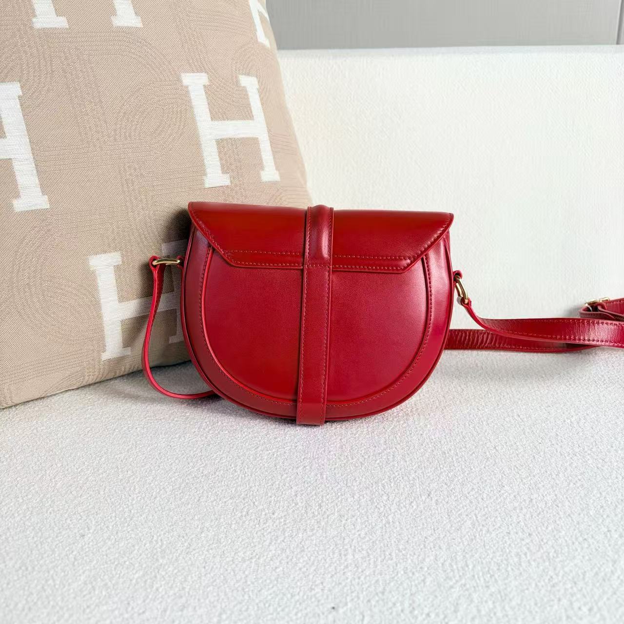 Celine - Besace 16 - Cowhide leather - Red with Gold-Tone Hardware - (small)