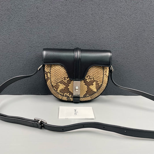 Celine - BESACE Saddle Bag - Smooth calfskin leather and genuine python - Black and natural python (beige, brown) tones - (small)