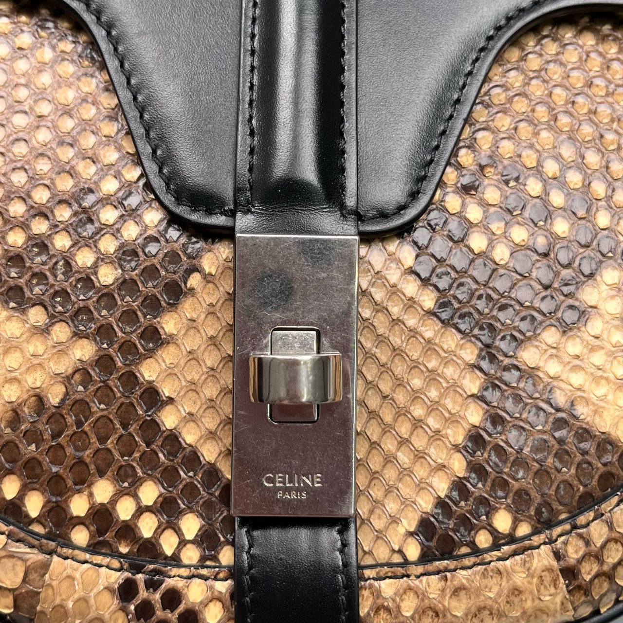 Celine - BESACE Saddle Bag - Smooth calfskin leather and genuine python - Black and natural python (beige, brown) tones - (small)