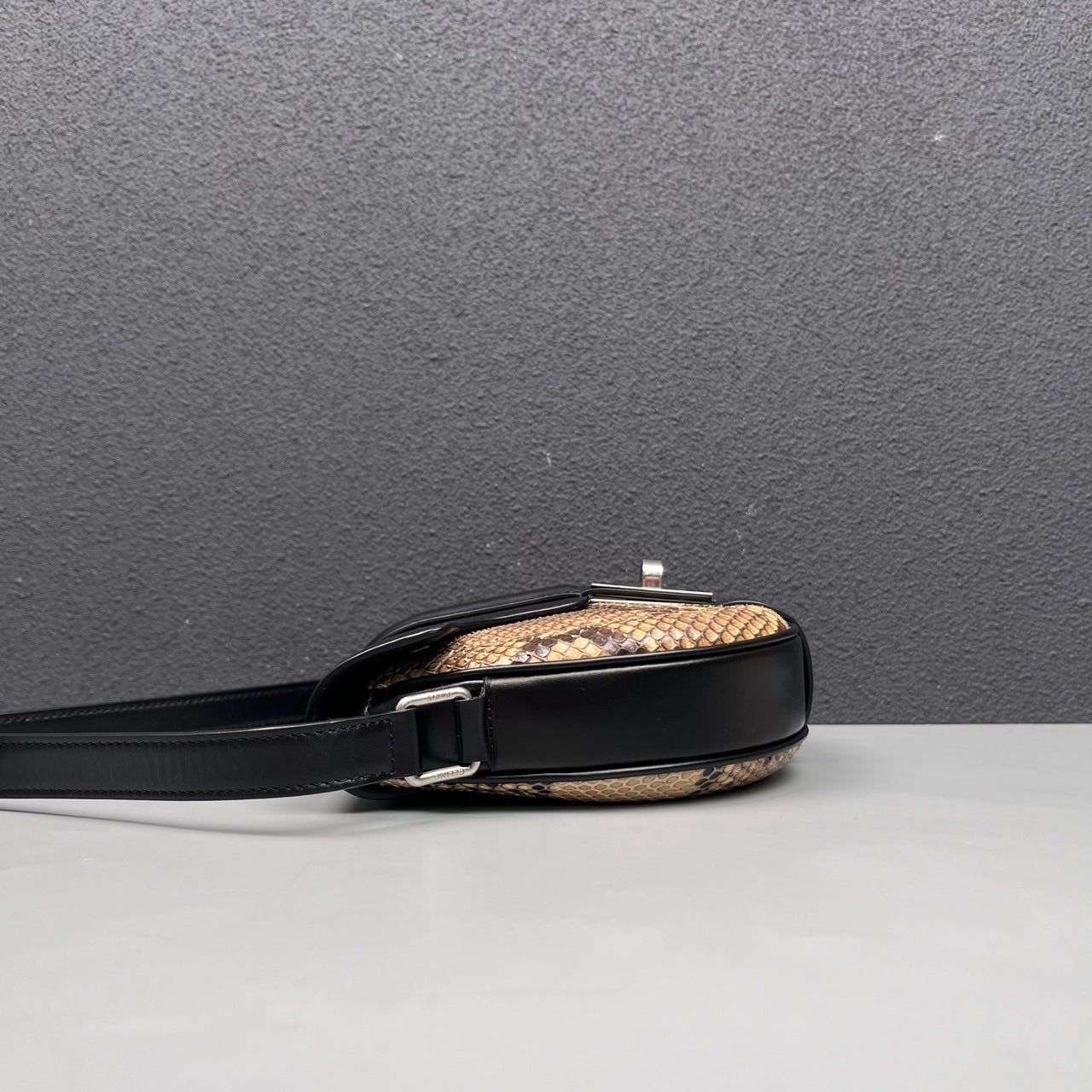 Celine - BESACE Saddle Bag - Smooth calfskin leather and genuine python - Black and natural python (beige, brown) tones - (small)