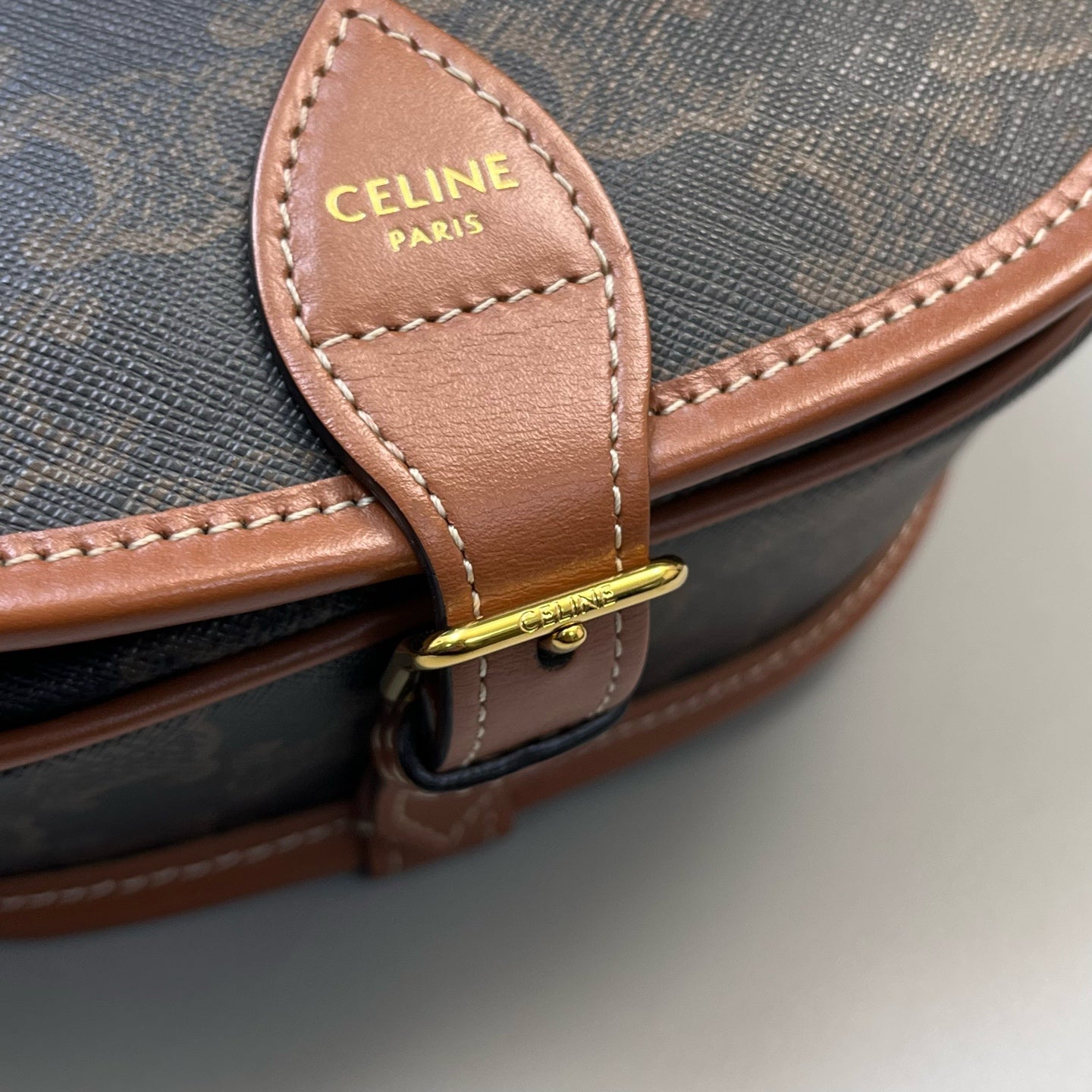Celine - Besace Triomphe - Leather - Brown - (Medium)
