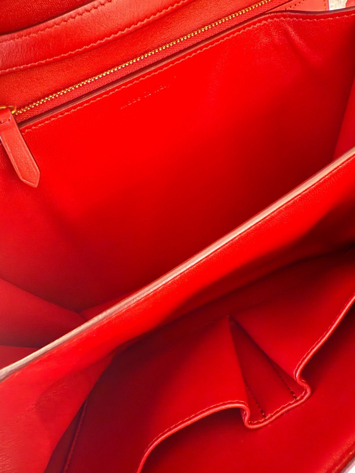Celine - Box Bag - Smooth calfskin leather - Bordeaux Red with Gold-Tone Hardware - (Medium)