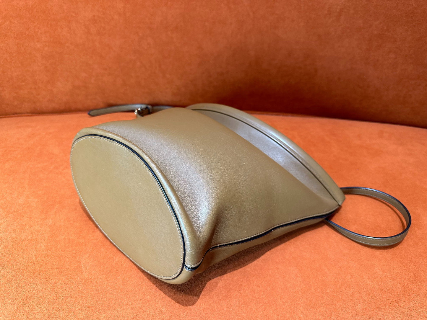 Celine - Bucket Bag - Smooth calfskin leather - Camel - (medium)
