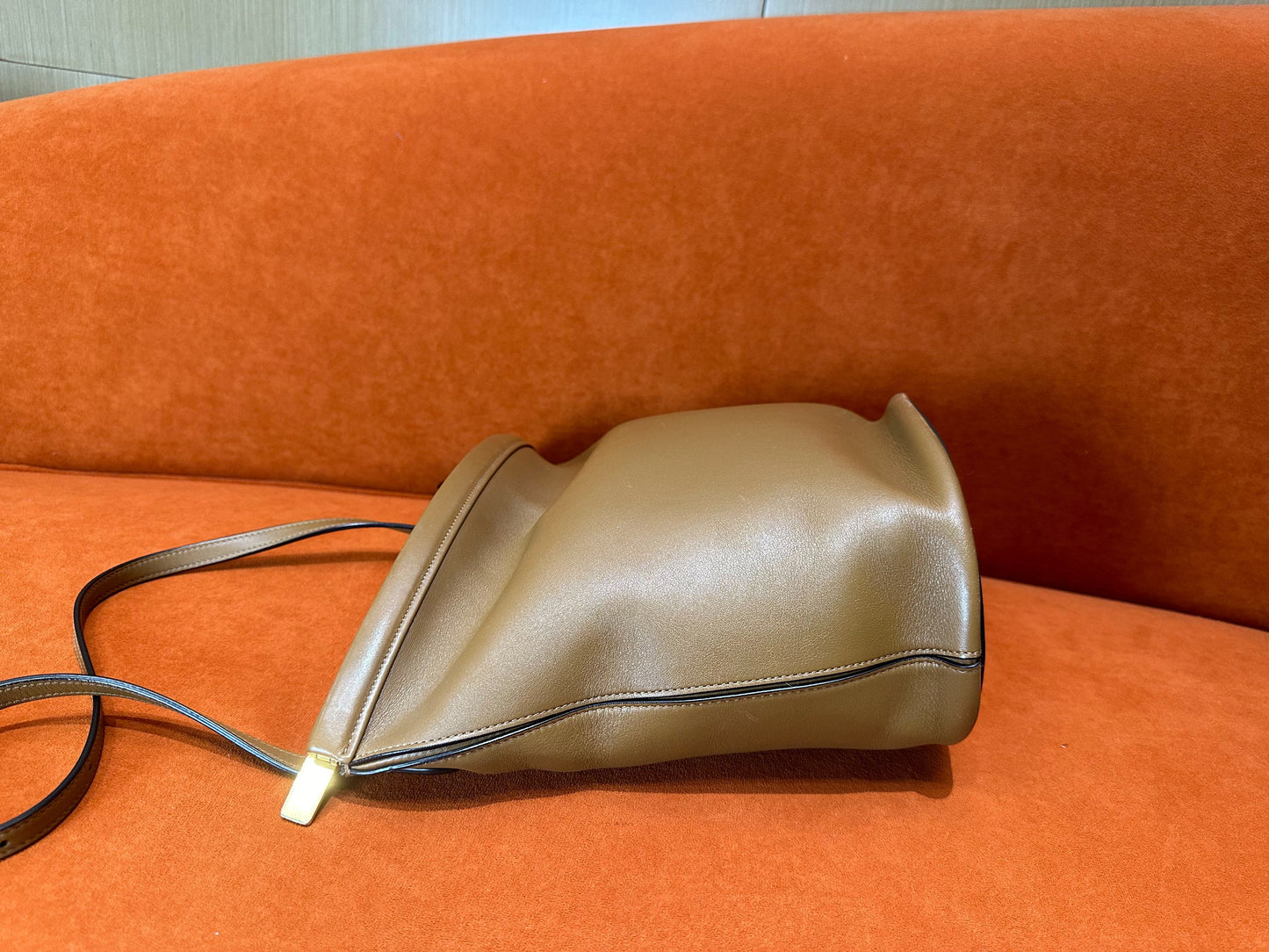Celine - Bucket Bag - Smooth calfskin leather - Camel - (medium)