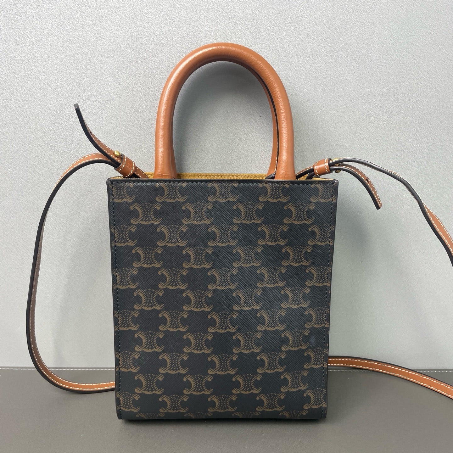 Celine - Cabas Mini Vertical - Leather - Brown - (mini)