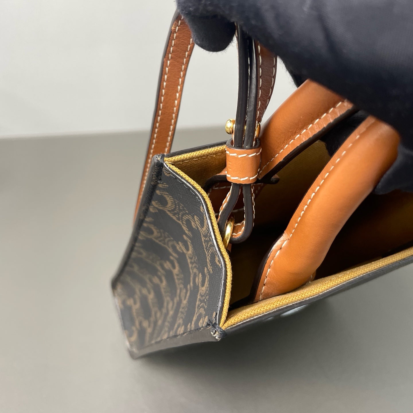 Celine - Cabas Mini Vertical - Leather - Brown - (mini)