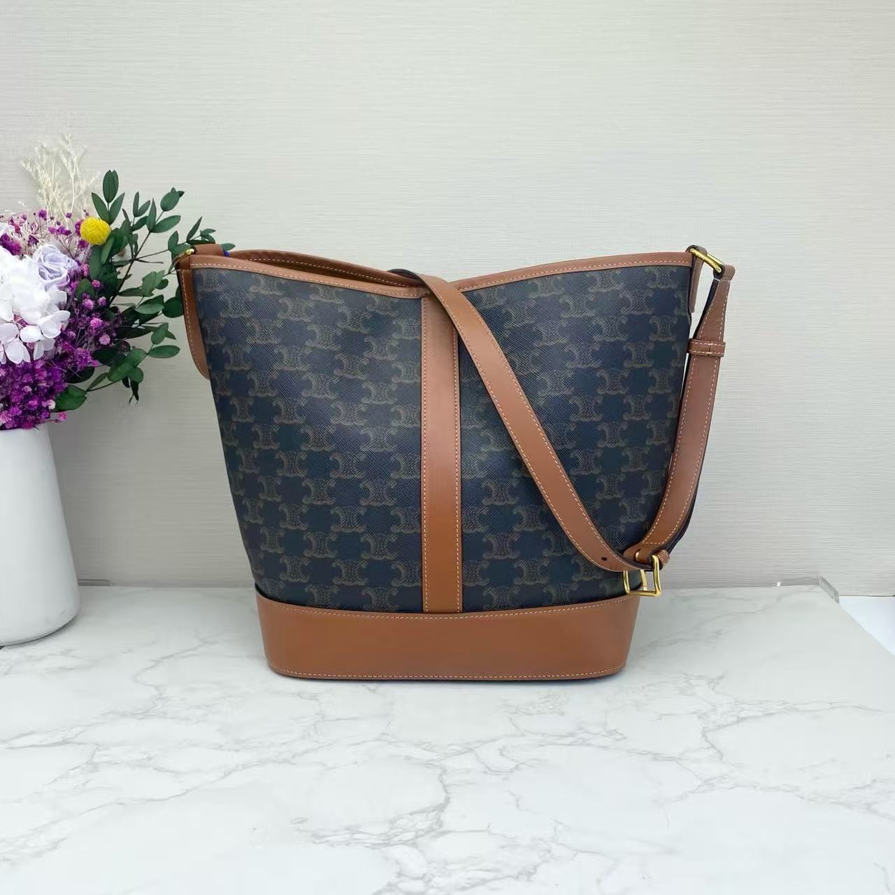 Celine - Cabas - Triomphe Canvas and Calfskin Leather - Brown - (Medium)
