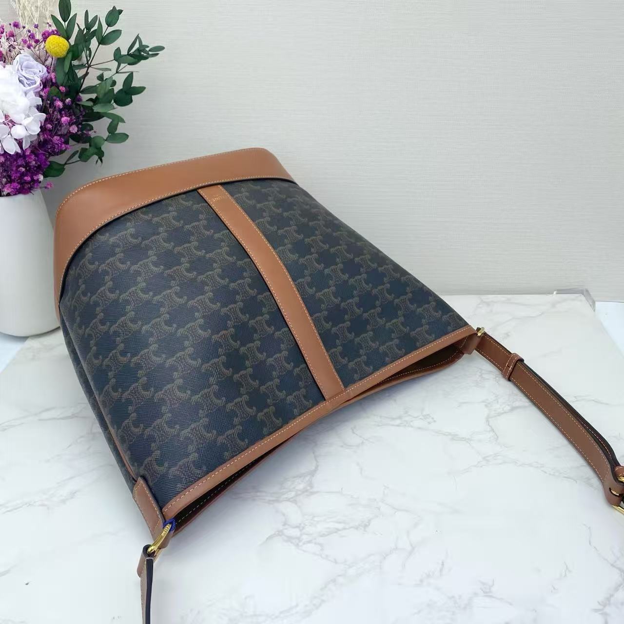 Celine - Cabas - Triomphe Canvas and Calfskin Leather - Brown - (Medium)