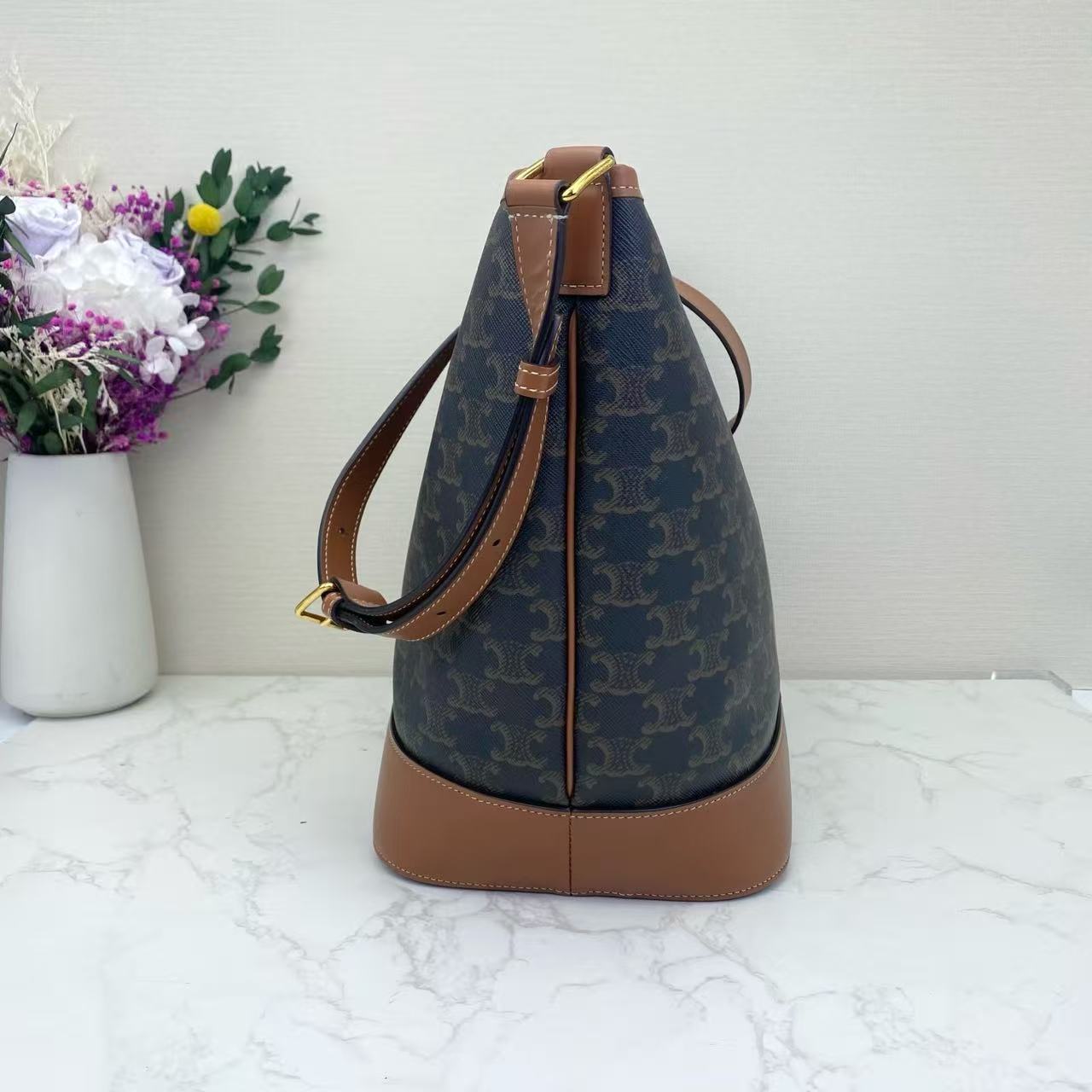 Celine - Cabas - Triomphe Canvas and Calfskin Leather - Brown - (Medium)