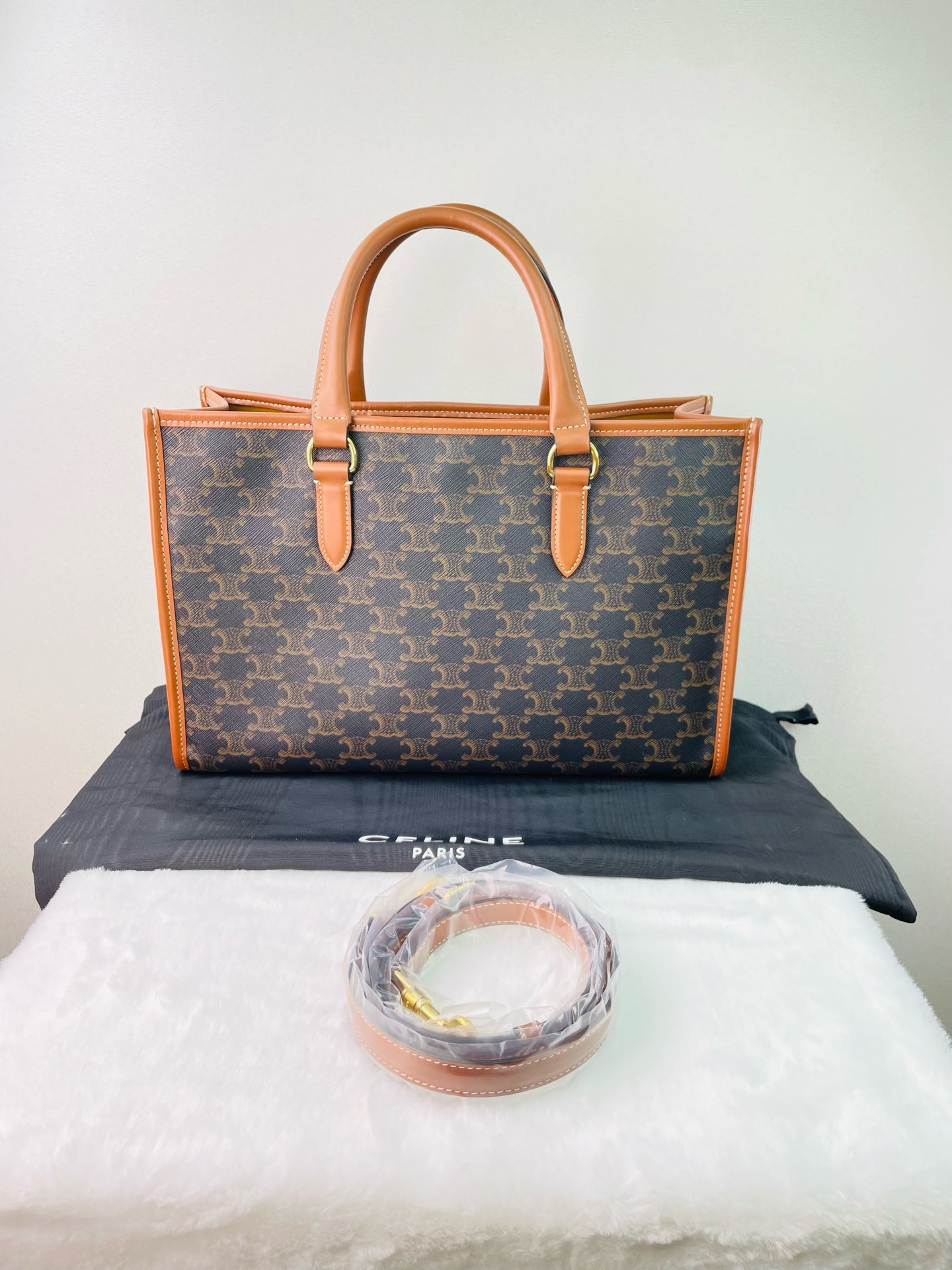 Celine - Cabas Triomphe - Leather - Brown - (small)