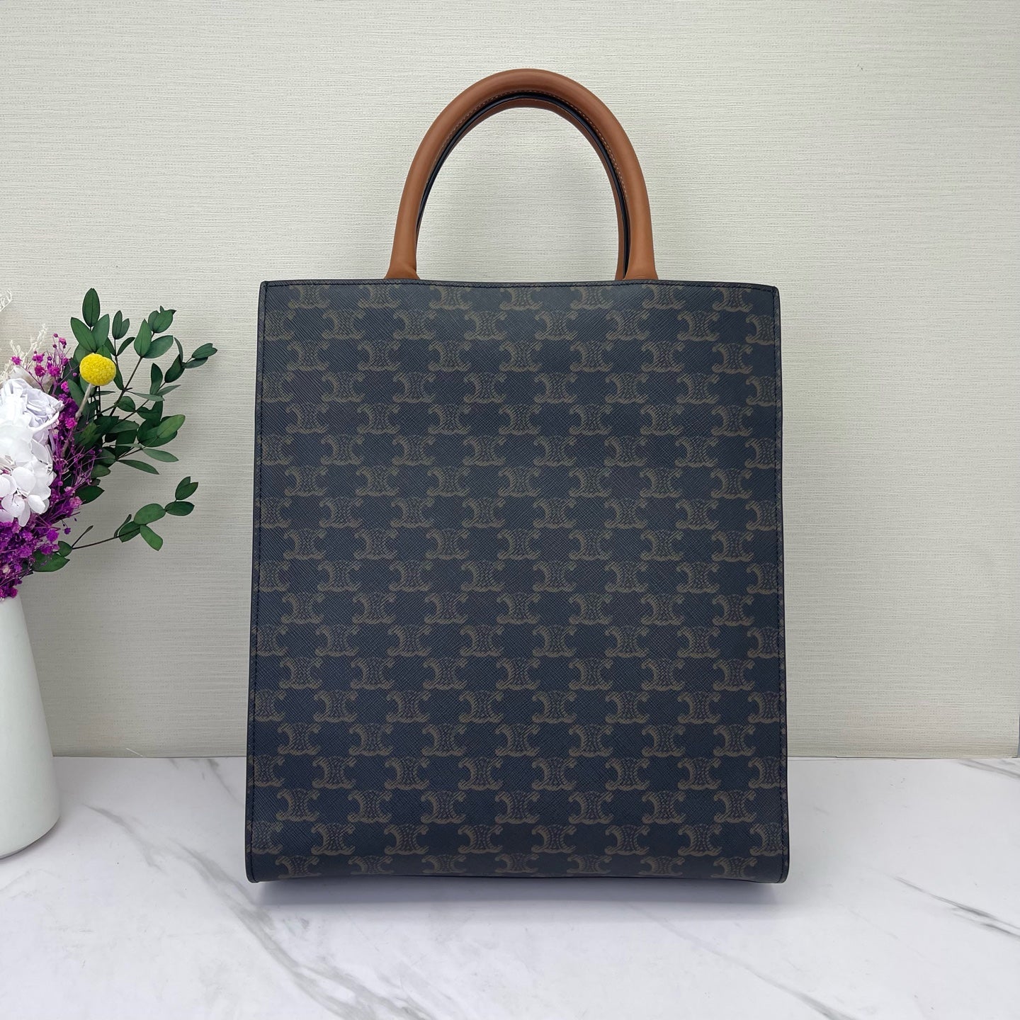 Celine - Cabas Triomphe Vertical Tote - Coated canvas with leather trim - Brown - (medium)