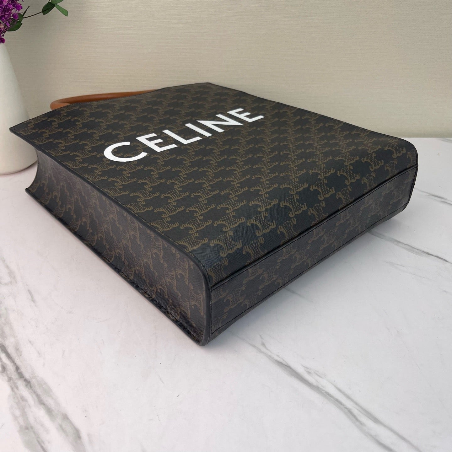 Celine - Cabas Triomphe Vertical Tote - Triomphe coated canvas with calfskin leather trim - Brown - (medium)