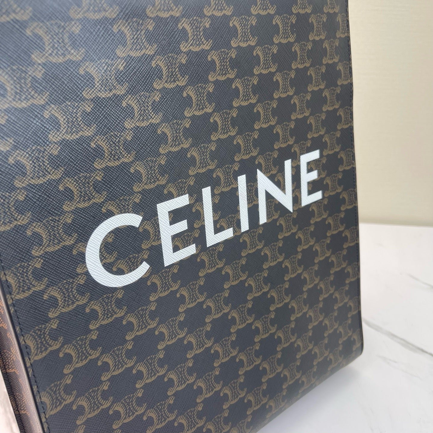 Celine - Cabas Triomphe Vertical Tote - Triomphe coated canvas with calfskin leather trim - Brown - (medium)