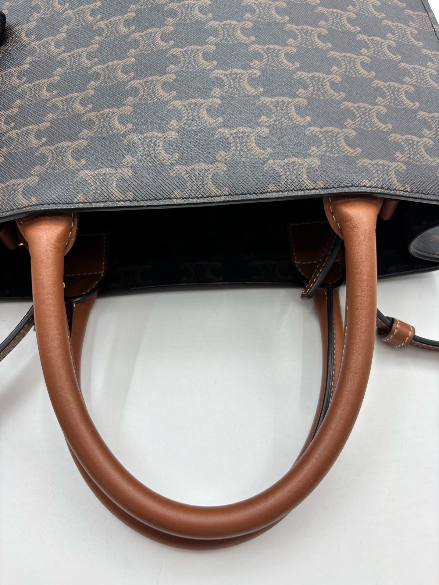 Celine - Cabas Vertical - Leather - Brown - (Medium)
