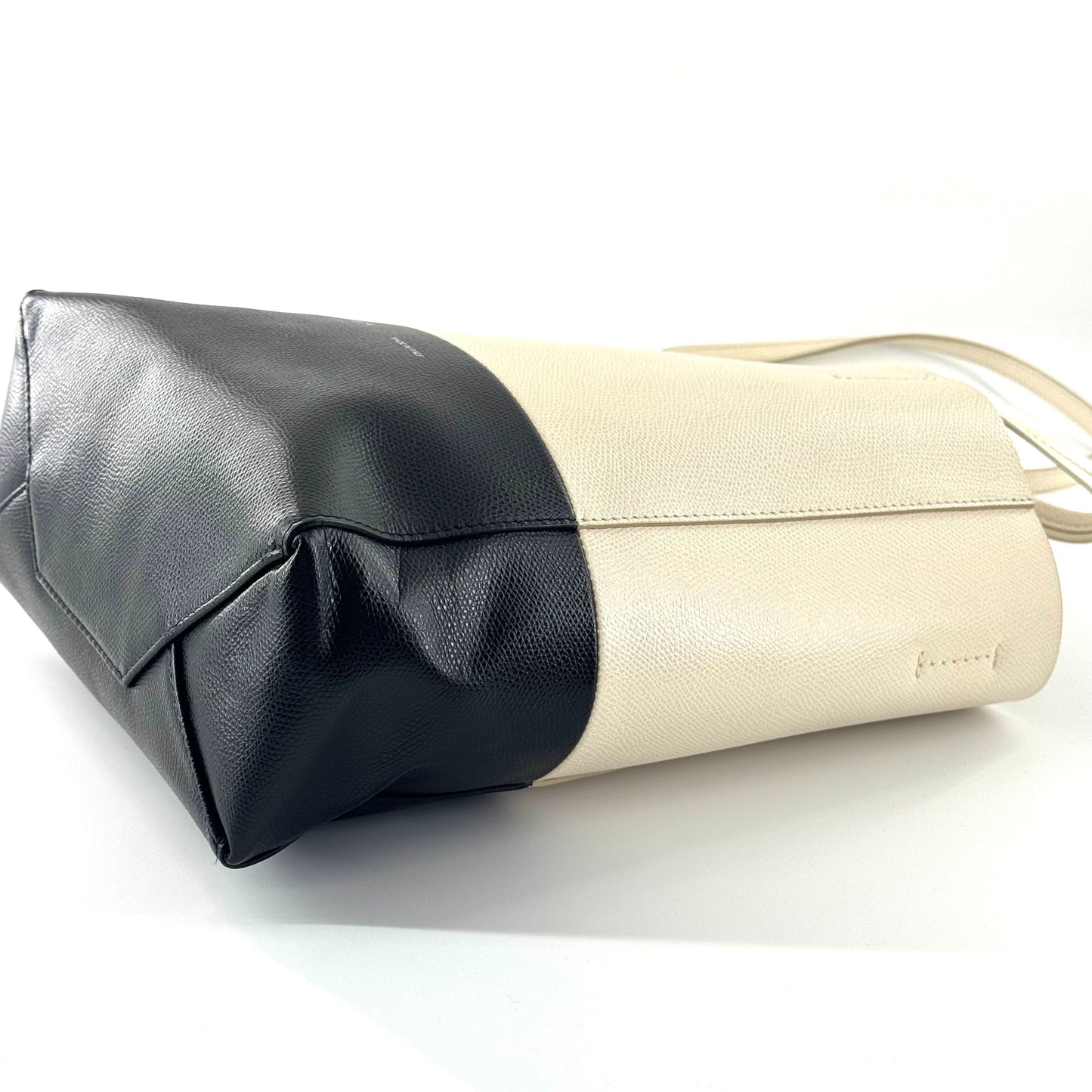 Celine - Cabas Vertical Tote - Pebbled leather - Black and White - (medium)