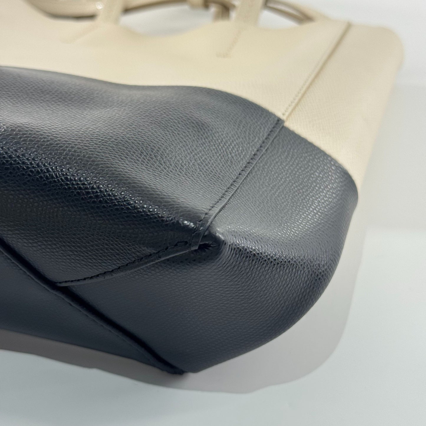 Celine - Cabas Vertical Tote - Pebbled leather - Black and White - (medium)