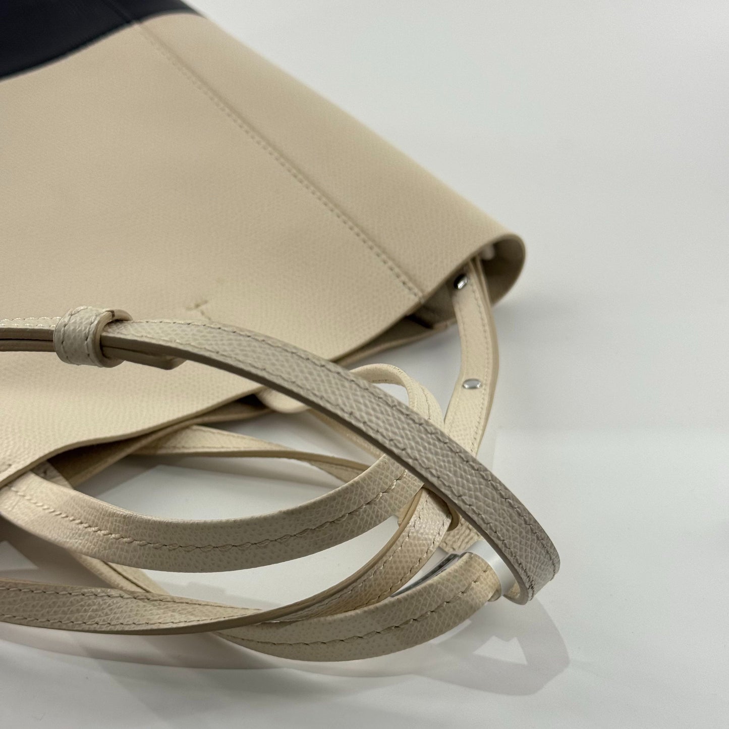 Celine - Cabas Vertical Tote - Pebbled leather - Black and White - (medium)