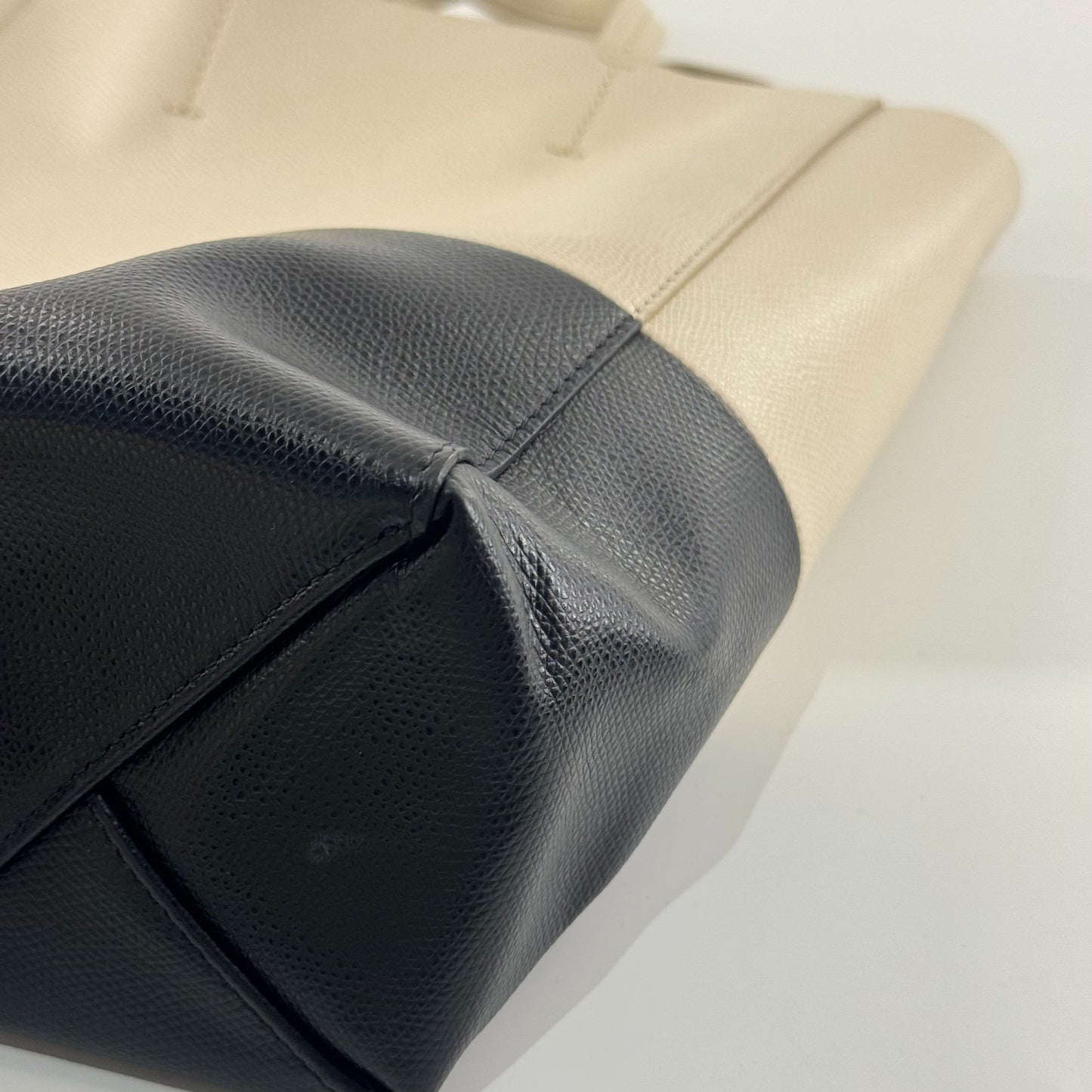 Celine - Cabas Vertical Tote - Pebbled leather - Black and White - (medium)