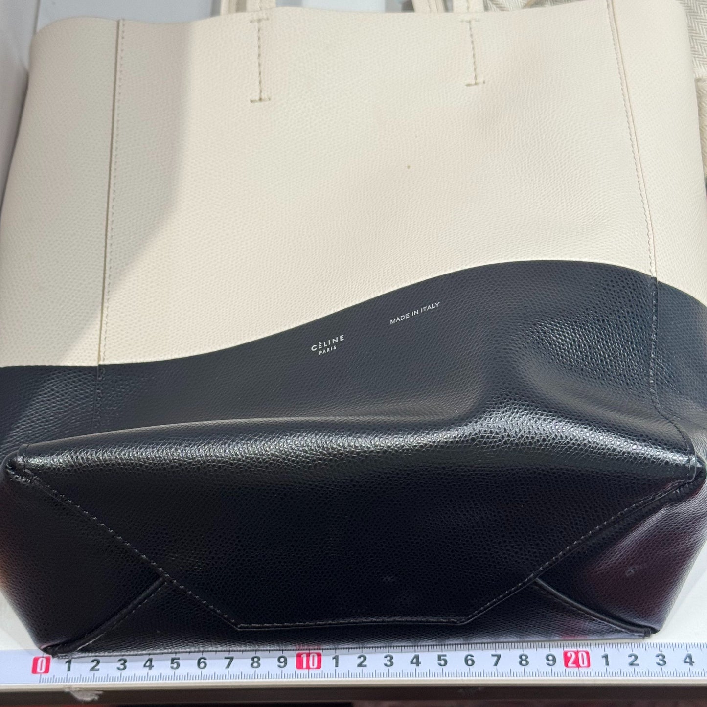 Celine - Cabas Vertical Tote - Pebbled leather - Black and White - (medium)
